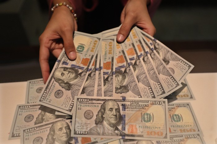 Dibayangi Hasil FOMC Fed, Gerak Rupiah Hari Ini Tunggu Data Cadev