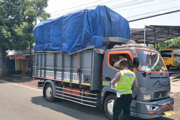 Menhub Ancam Cabut Izin Usaha Pengguna Truk Obesitas