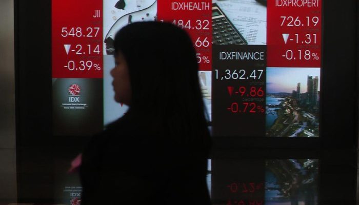 Tersengat Data Cadev IHSG Balik Arah ke Zona Merah Turun 1%