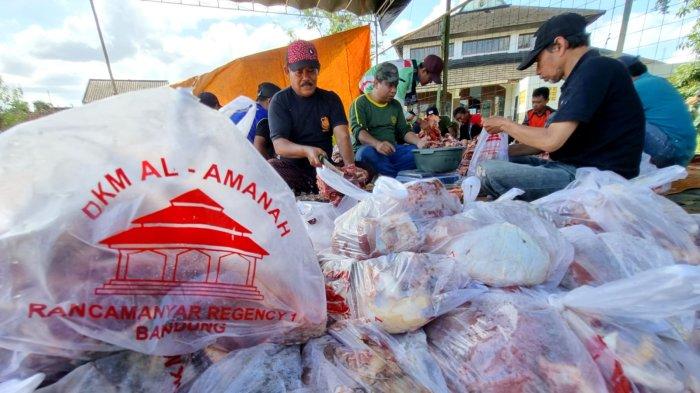 Parade Foto Pelaksanaan Kurban Idul Adha 1444 H di Bandung - Tribunjabar.id Kurban Tak Seramai Dulu, Potret Ekonomi Bandung Terkini