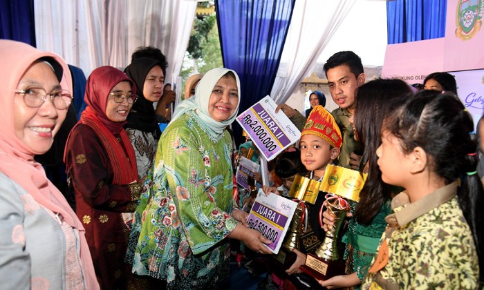 Menuju Indonesia Maju melalui Literasi dan Inklusi Keuangan – citrust.id Sumatera Barat Luncurkan Program Literasi Keuangan Daerah