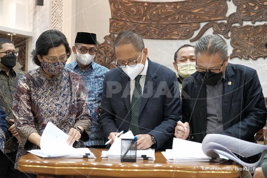 Penerimaan Pajak 2023 DJP Jawa Tengah I Sudah Capai Rp 32,126 Triliun ... DJP Umumkan Target Pajak Tahun Ini Capai Rp2.300 Triliun
