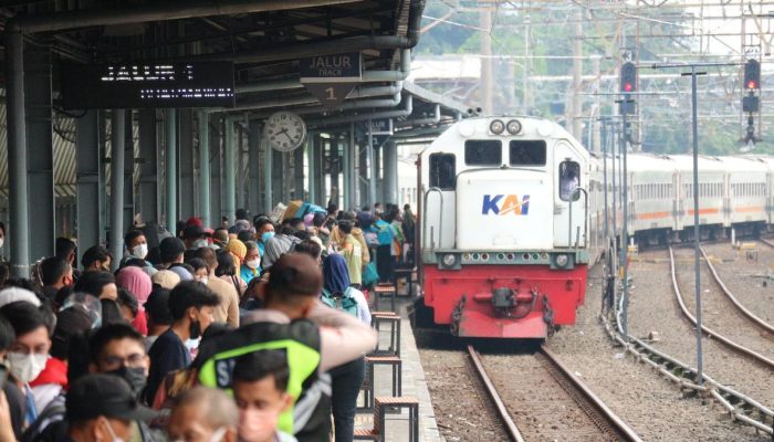 KA Purwojaya Anjlok di Kedunggedeh Bekasi dan Seluruh Penumpang Aman