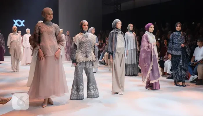Pesona Indonesia dalam Koleksi KLAMBY di PIFW 2025