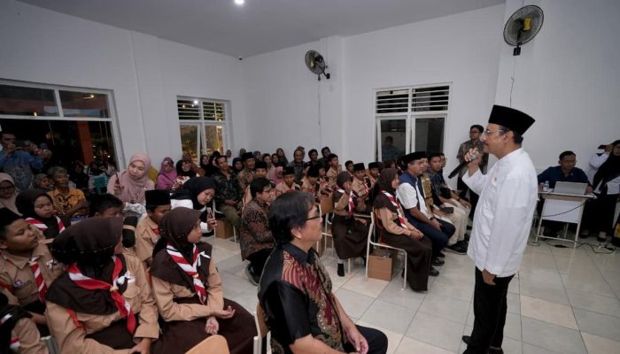 Gus Ipul Diterima dengan Puisi dan Pidato Bahasa Inggris Siswa Sekolah Rakyat Mojokerto