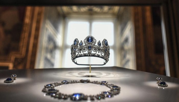 Top 3 Berita Hari Ini: Perampok Museum Louvre Tidak Ganggu Berlian Terkutuk Marie Antoinette Rp 1 Triliun