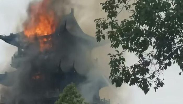 Kebakaran Besar Hancurkan Kuil Suci di China, Penyebab Diduga Karena Kecerobohan Turis