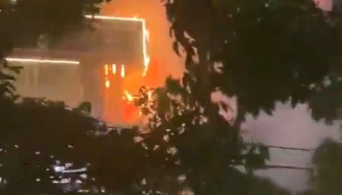 Papan Reklame di Sarinah Thamrin Terbakar, Api Sukses Dipadamkan