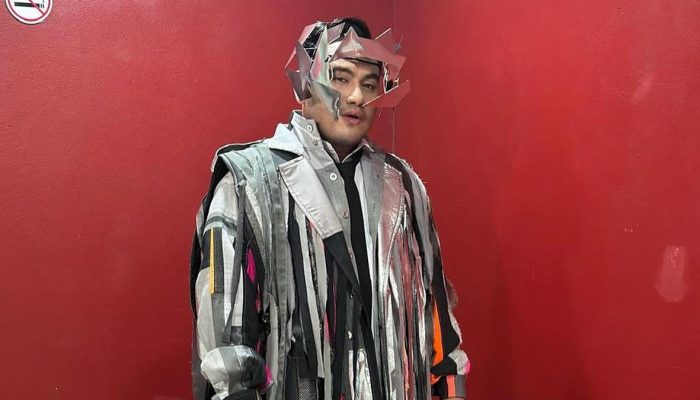 6 Gaya Unik King Nassar di Panggung dari Nanas Raksasa hingga Nyanyi Sambil Panjat Tiang