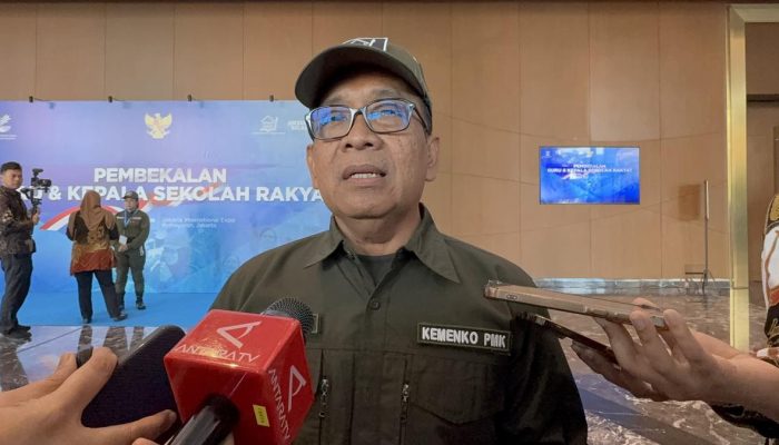 Menko PMK Tegaskan Kerumunan di Gudang Bulog Sibolga Bukan Penjarahan dan Melihat Langsung