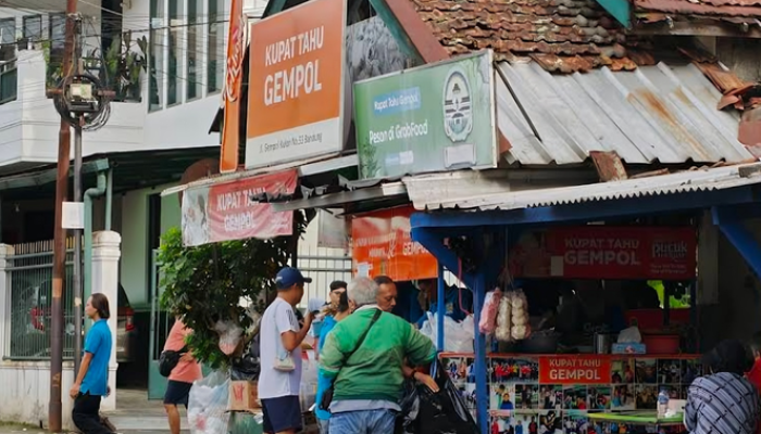 10 Kuliner Khas Bandung yang Wajib Dicoba dalam 1 Hari dan Rute Hemat Waktu