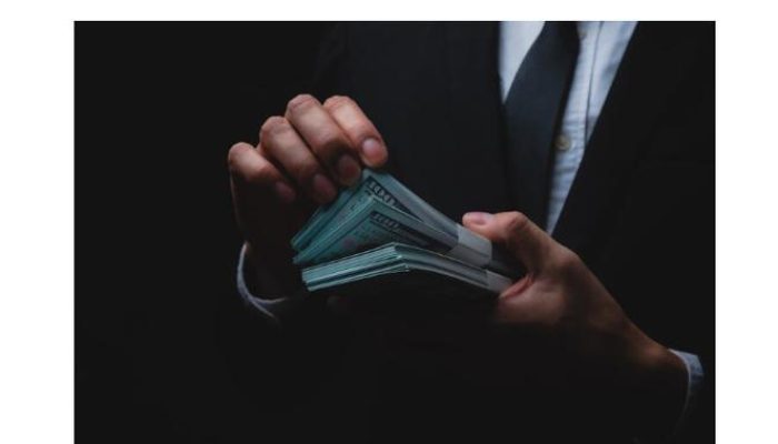 Miliarder Donasi Rp 168 Juta ke Agen ICE, Menimbulkan Perdebatan soal Filantropi