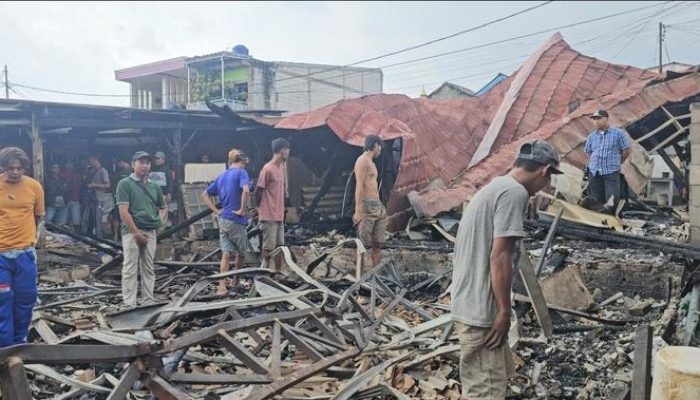 Kebakaran Gudang Genteng di Depok Menghanguskan 7 Motor