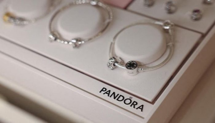 Saham Perhiasan Besar Tiba-Tiba Jatuh, Laba Diprediksi Menurun 60%